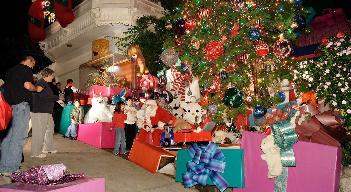 Tom and Jerry House, the elaborate holiday display in S.F., shines on