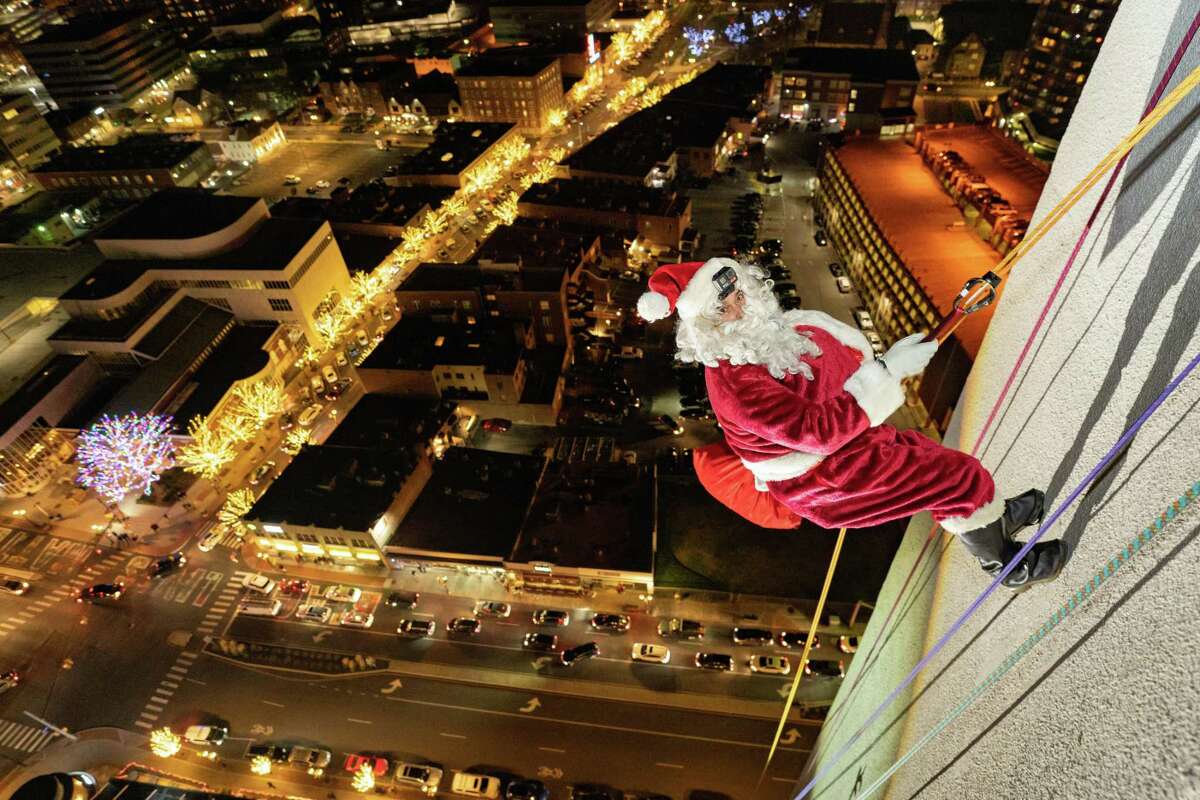 Santa rappelled down One Landmark Square a few days early for this year’s Heights and Lights event in Downtown Stamford. YES Network, the New York Yankees’ television channel, will broadcast the annual celebration and tree lighting in lieu of the in-person event.