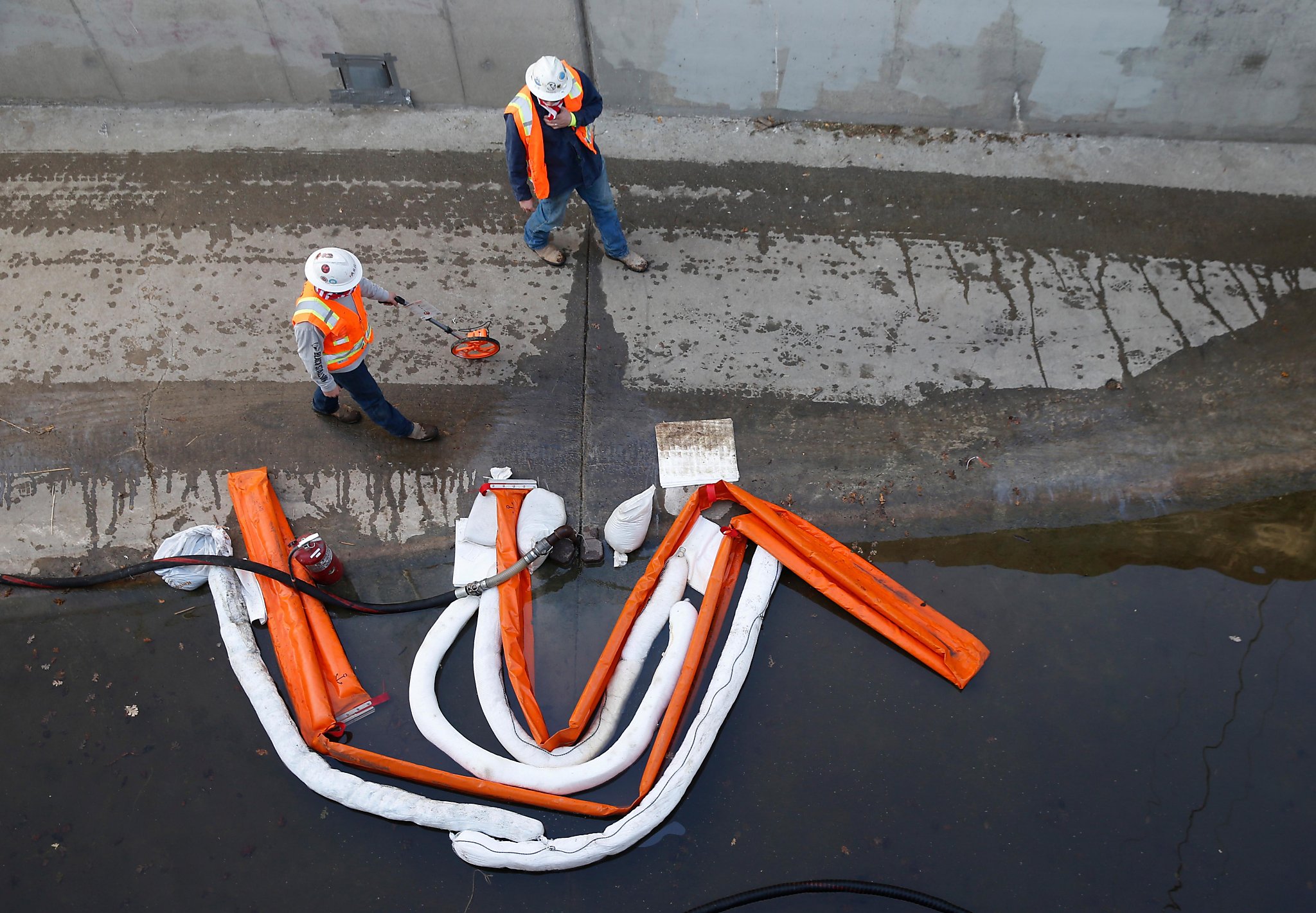 42,000 gallons of gasoline leak under canal in Walnut Creek; residents