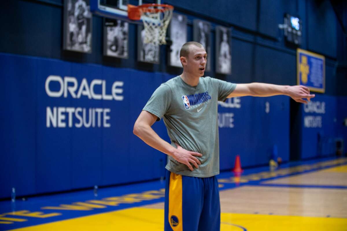 Golden State Warriors Forward Alen Smailagic practices at Chase Center in San Francisco, Calif. on Tuesday, December 8, 2020.