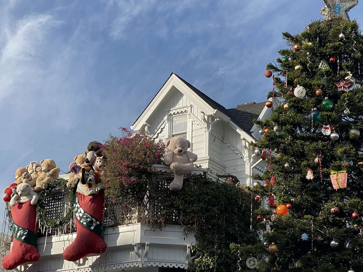 Tom and Jerry’s Christmas stockings hang on the balcony.
