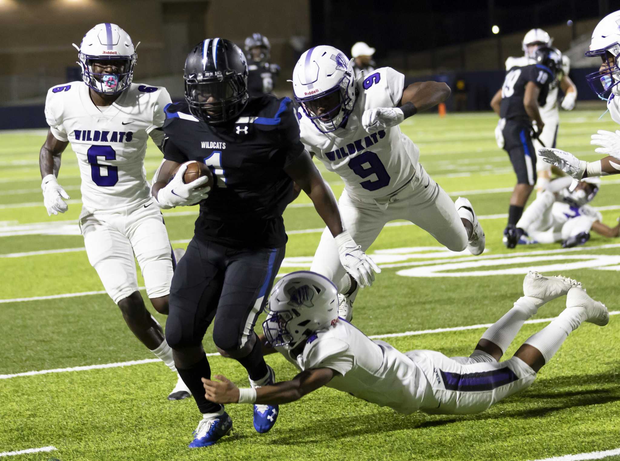 Dekaney eliminates Willis in bi-district round