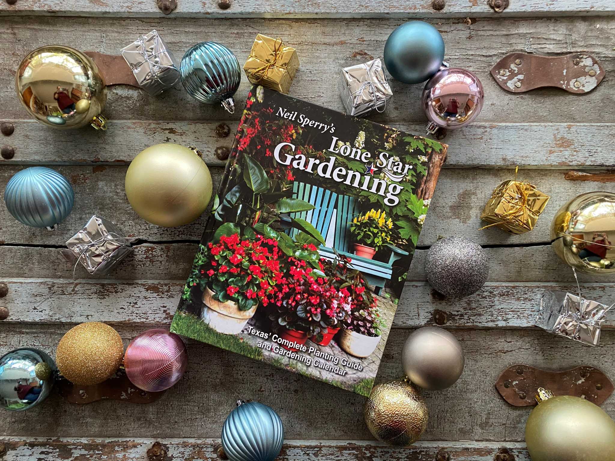 Calvin Finch: The best gardening books to give as Christmas gifts - Vimarsana News