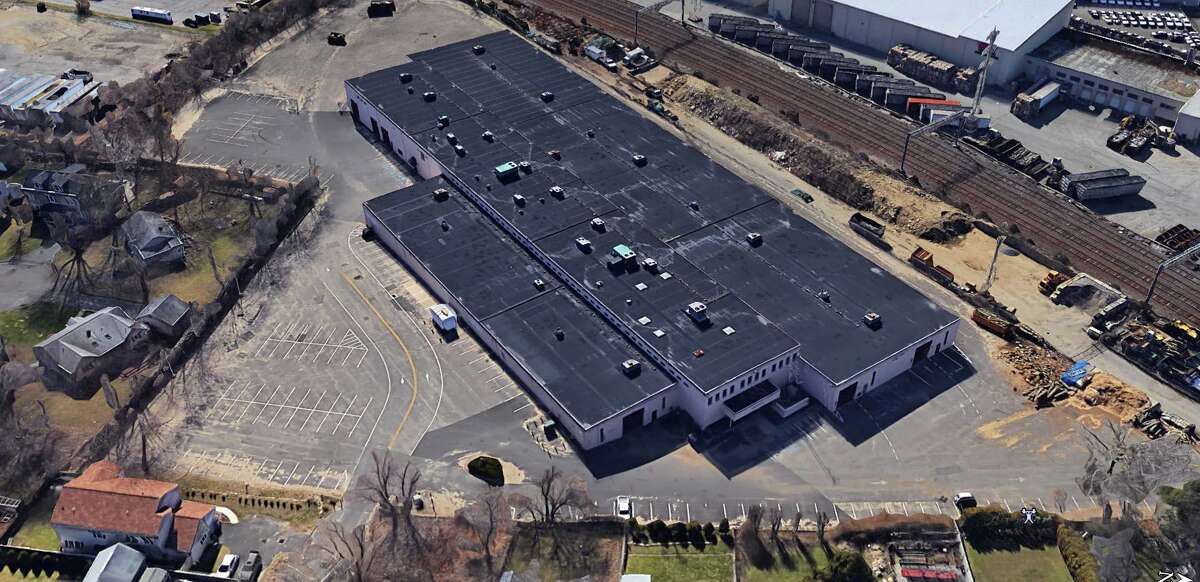 Beacon Roofing Supply Co., and Amphenol Nexus Technologies have signed leases totaling 76,000 square feet in the office-industrial complex at 316 Courtland Ave., in the Glenbrook section of Stamford, Conn.