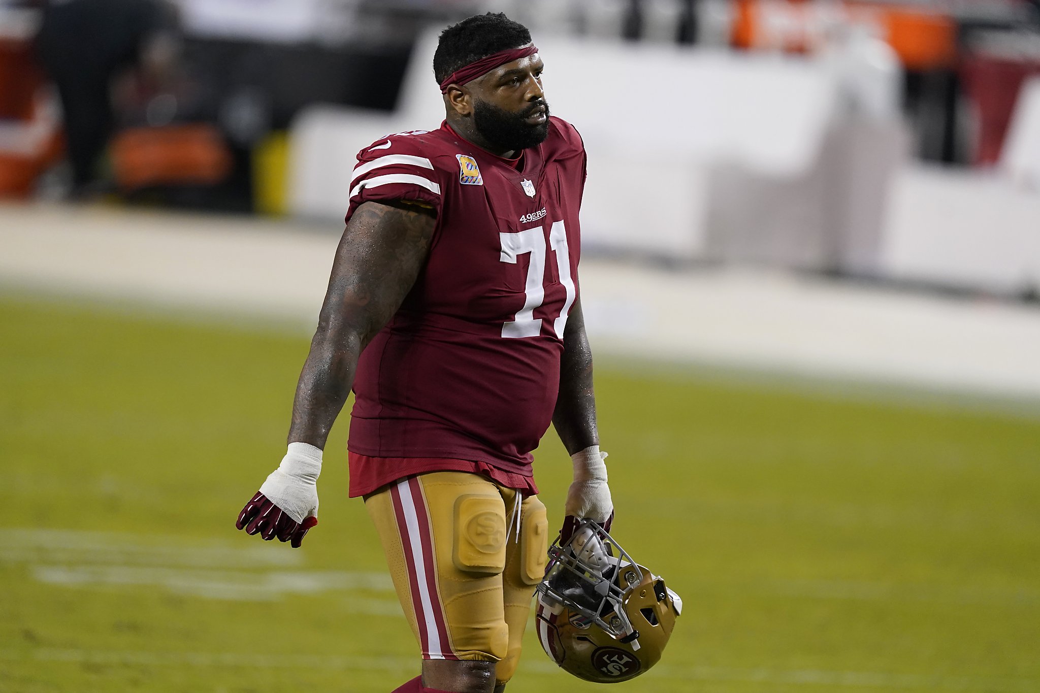 49ers sign Trent Williams to record-breaking six-year, $138.06