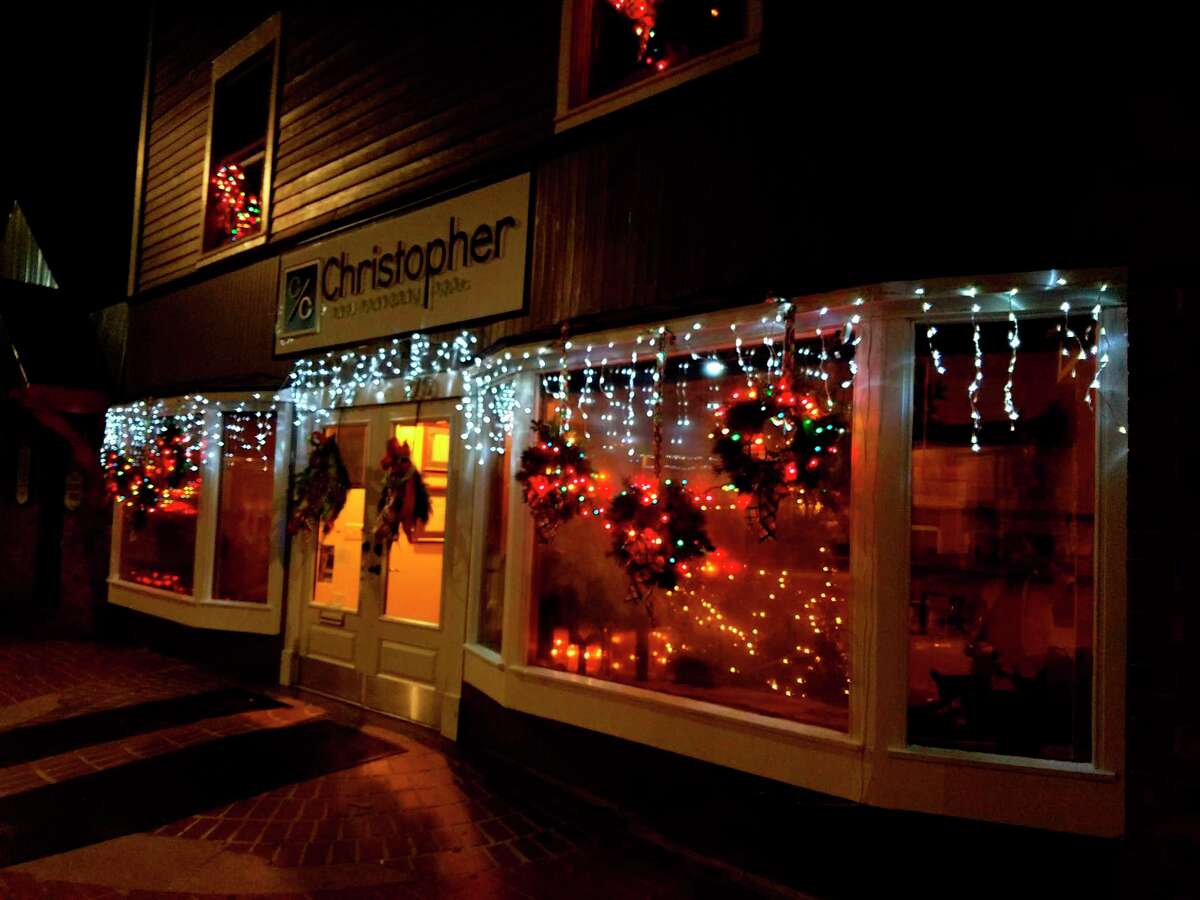 Beulah businesses decorate for the holiday season