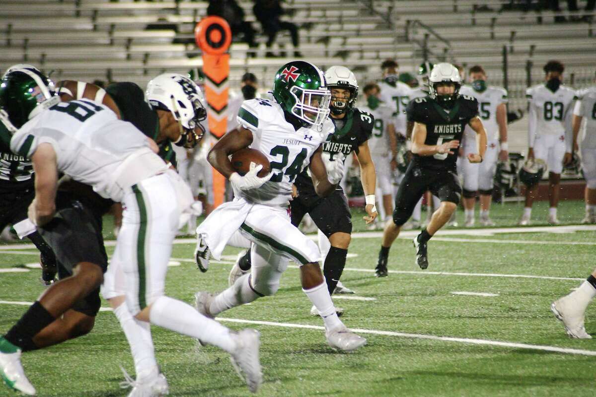 Football playoffs: Clear Falls secures last-second win over Strake Jesuit