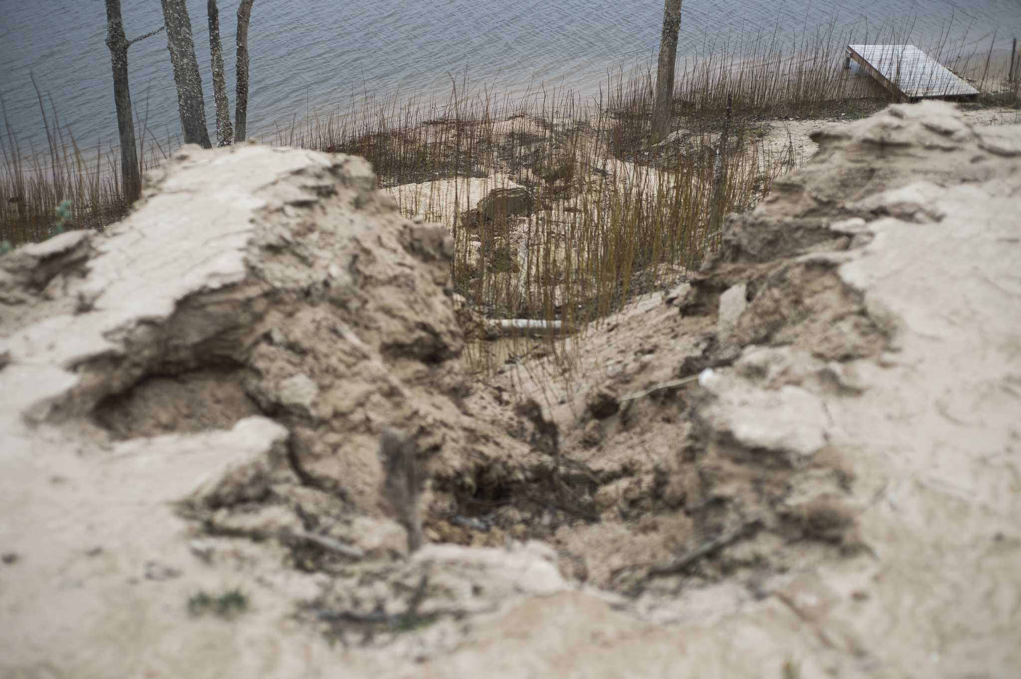 Dry lakebeds pose grave risks to adventurous residents - Vimarsana News