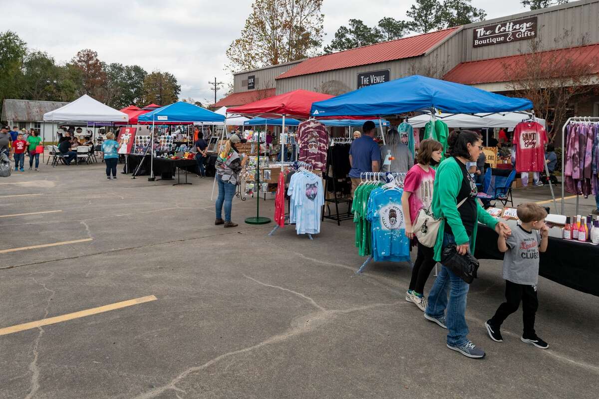 The Cottage Boutique in Mauriceville held their annual Jingle Fest Holiday Market and Classic Car Show and Shine Saturday. Photo made on December 12, 2020. Fran Ruchalski/The Enterprise