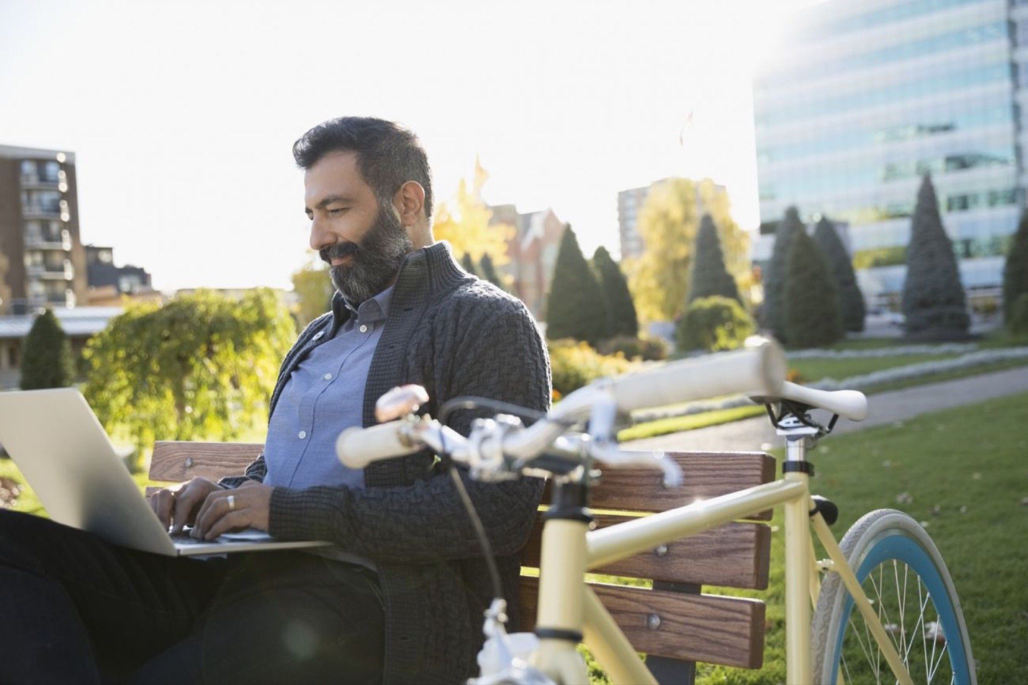 The balance between your personal and work life is simple. To be successful at work: live! - Vimarsana News