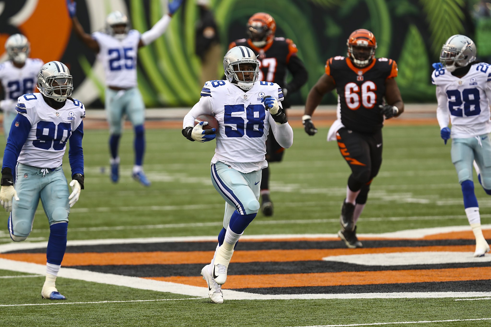 99 pics and not a problem in one, Cowboys-Seahawks photo gallery