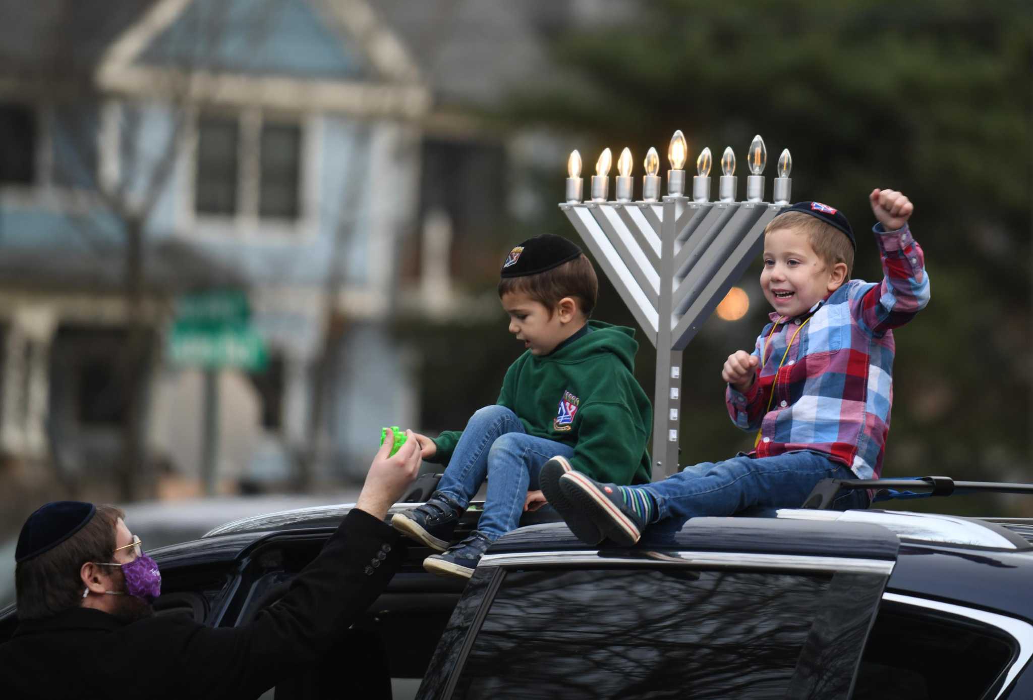 Car parade celebrates Hanukkah across Greenwich - Vimarsana News
