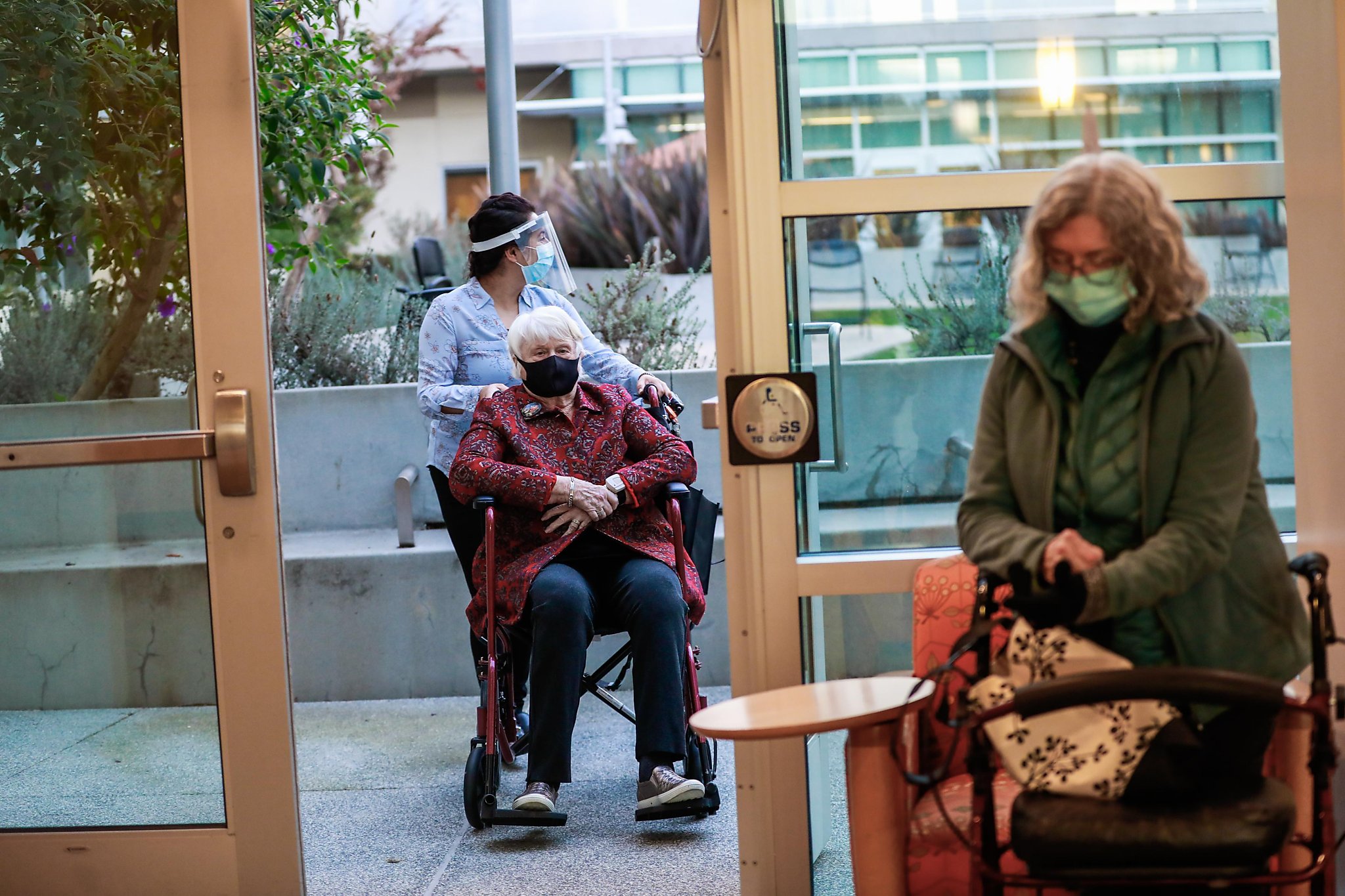 Are coronavirus vaccines safe for nursing home residents? Here's what the experts say - Vimarsana News