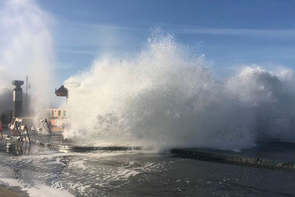 photos-pacifica-pier-engulfed-by-water-and-waves-amid-king-tide