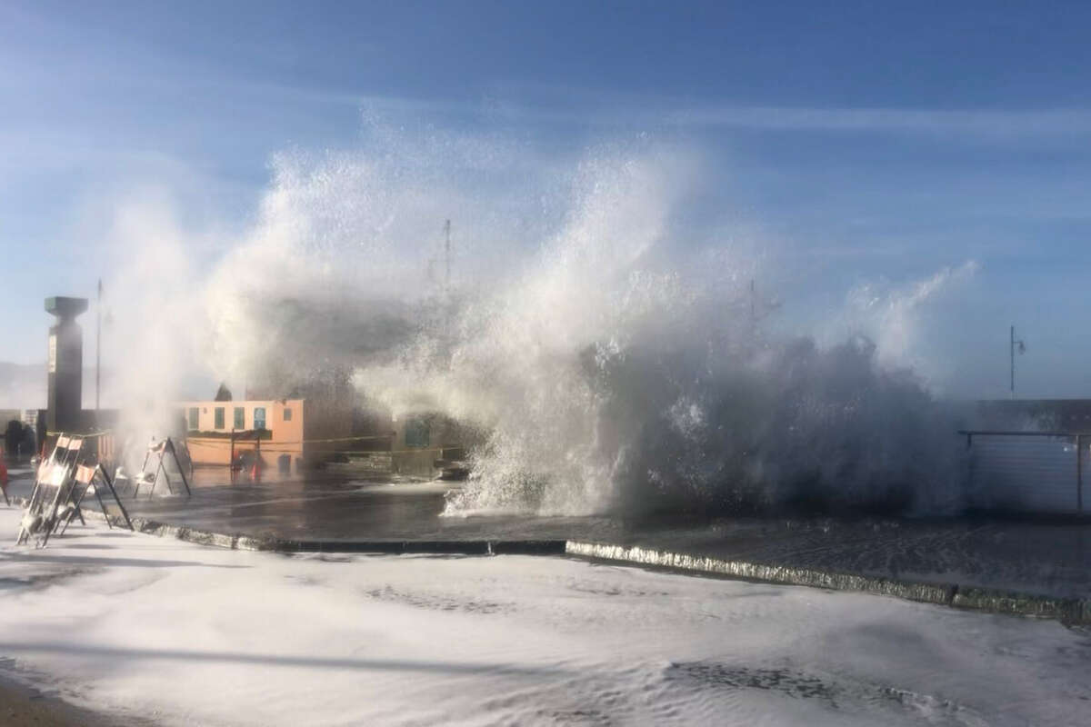 photos-pacifica-pier-engulfed-by-water-and-waves-amid-king-tide