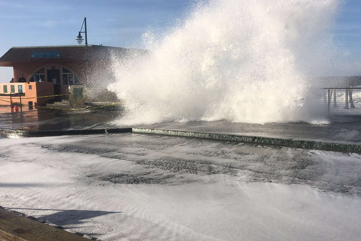 photos-pacifica-pier-engulfed-by-water-and-waves-amid-king-tide