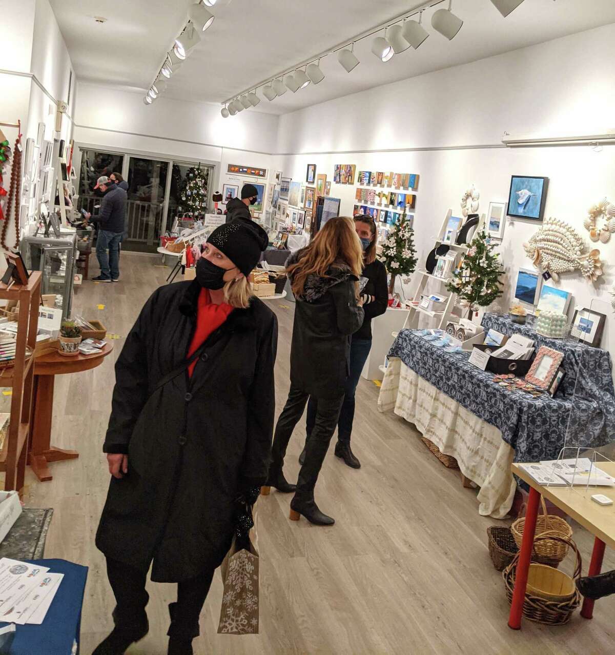 Rowayton Gift Stroll logo, RAC exterior and photos of shoppers at the RAC Holiday Gift Show 2020