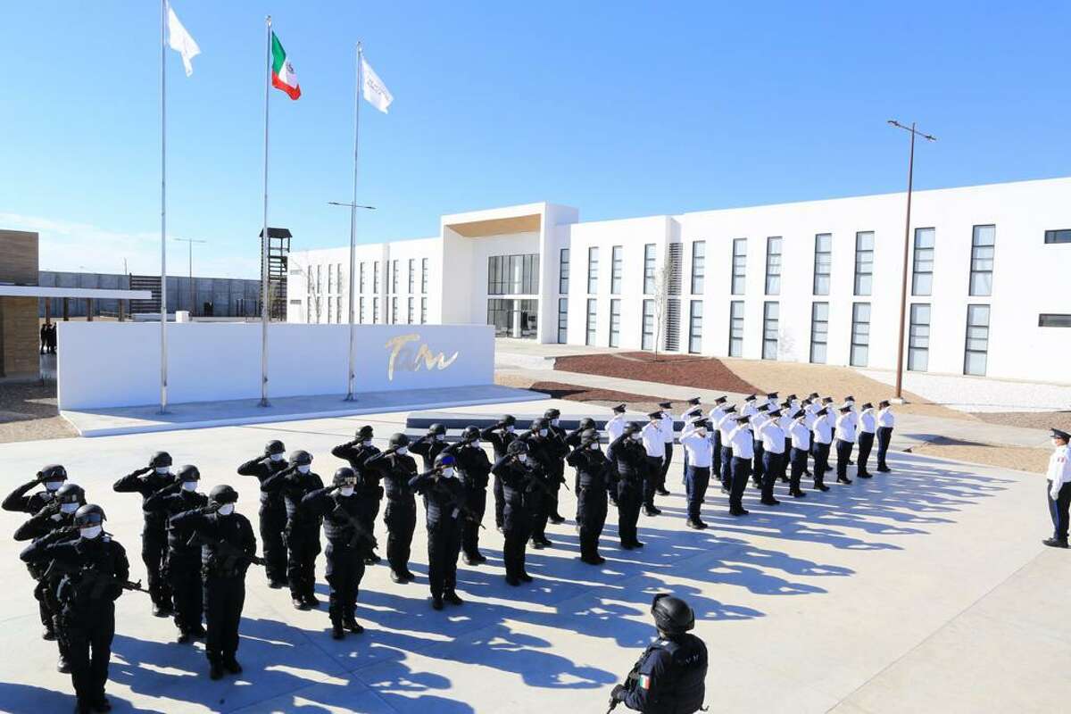 Tamaulipas Gov. Francisco Garcia Cabeza de Vaca inaugurated the Regional Public Safety Complex of Nuevo Laredo on Monday.