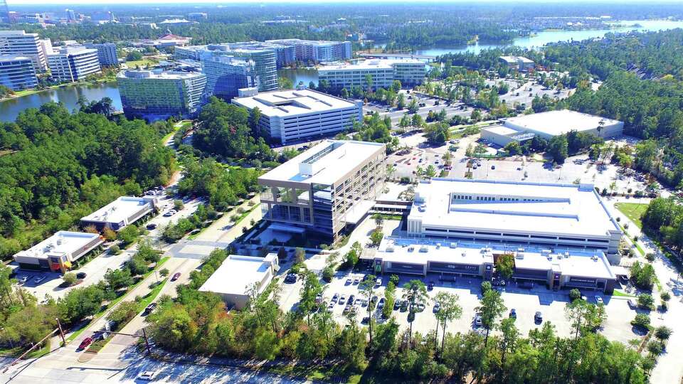 JLL has been retained to handle leasing for the retail portion of Research Forest Lakeside, a 77-acre, mixed-use development in The Woodlands. The six-office building, four-retail building project is at Research Forest Drive and Lakeside Boulevard, west of Grogan's Mill Road.