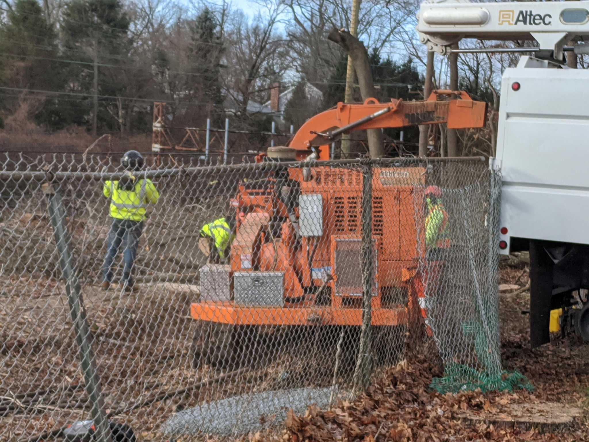'Now we're shaming:' Rally protests Metro-North's tree-cutting in Riverside - Vimarsana News