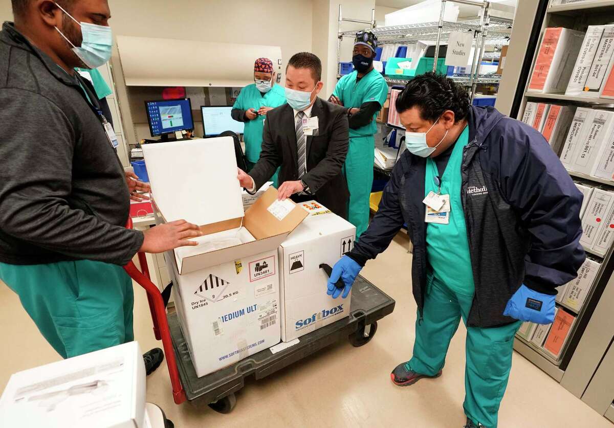 'Best gift of the year': Houston Methodist employees receive COVID ...