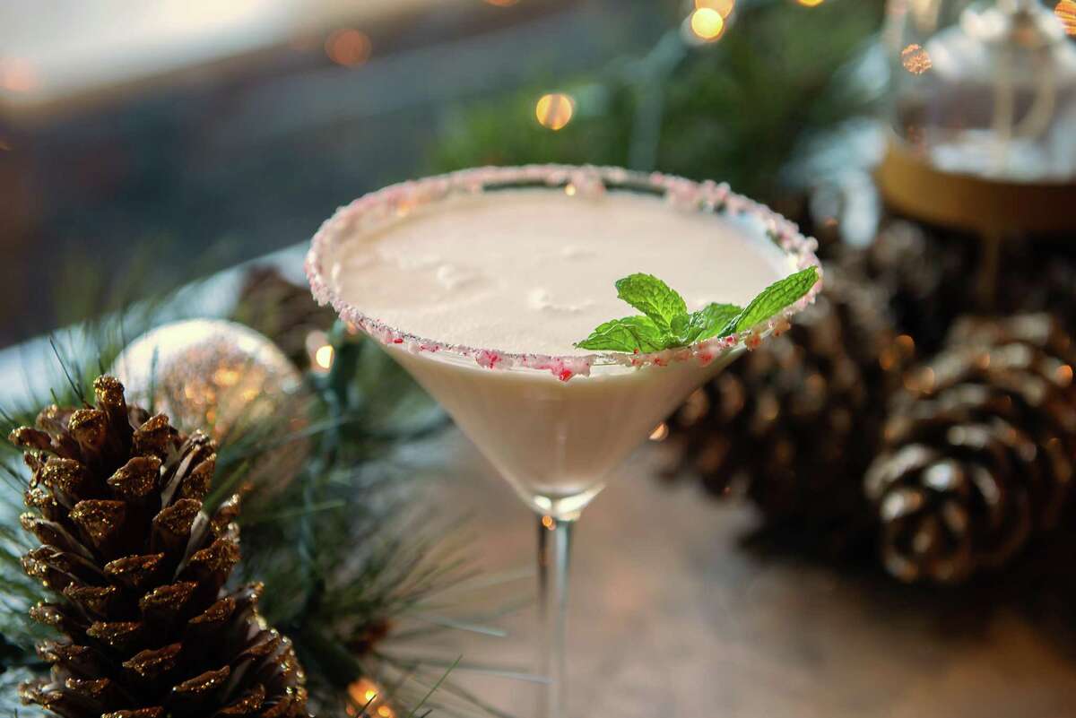 White Christmas Martini (Festive White Chocolate Martini)