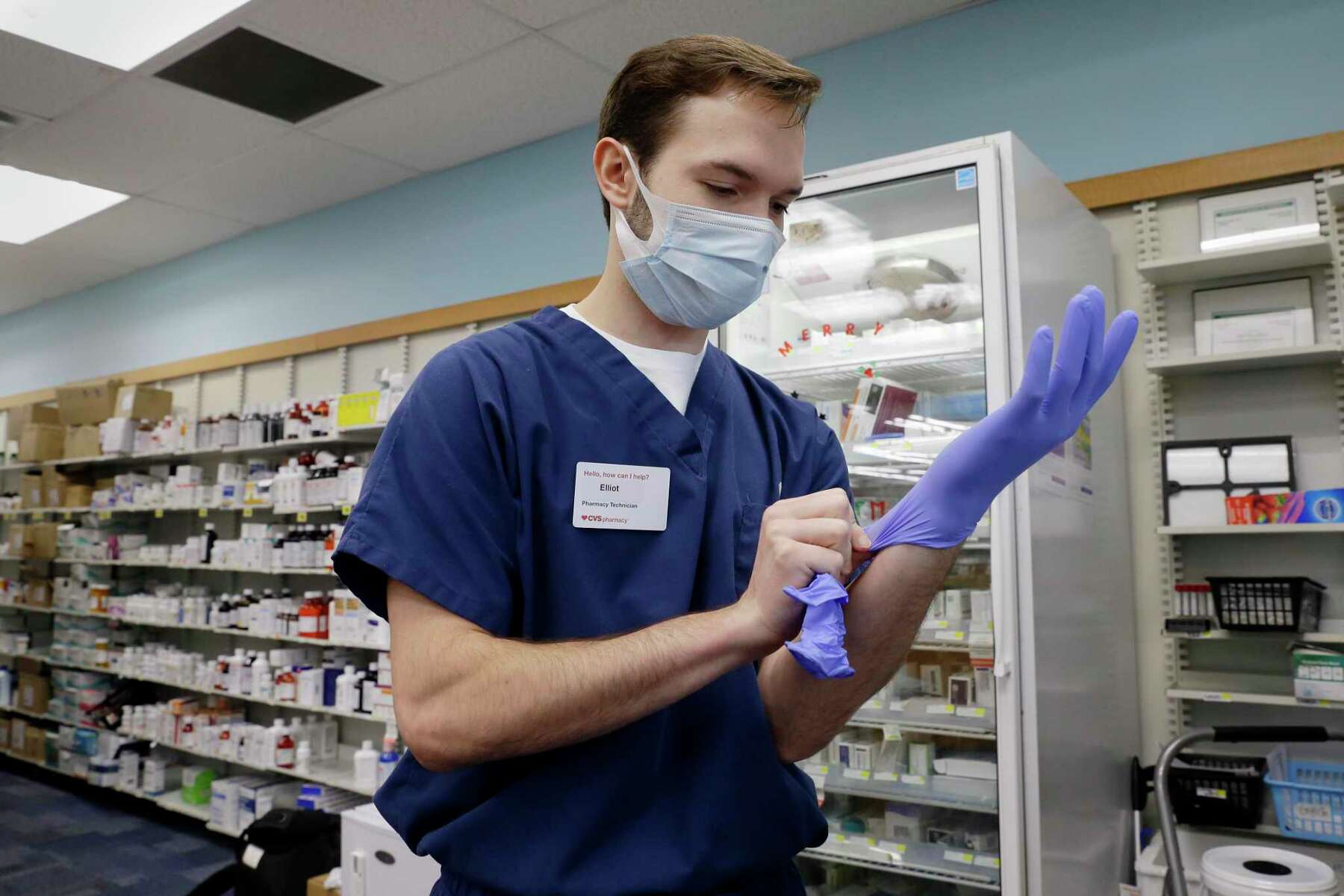 Pharmacy Retailers Cvs, Walgreens Hiring Thousands For Help With Covid-19  Vaccine
