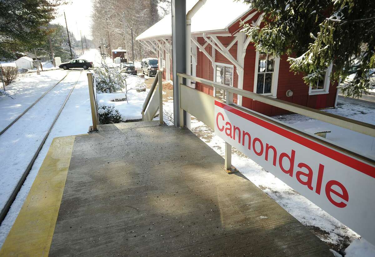 Heavy snow may cause Metro-North to suspend service.