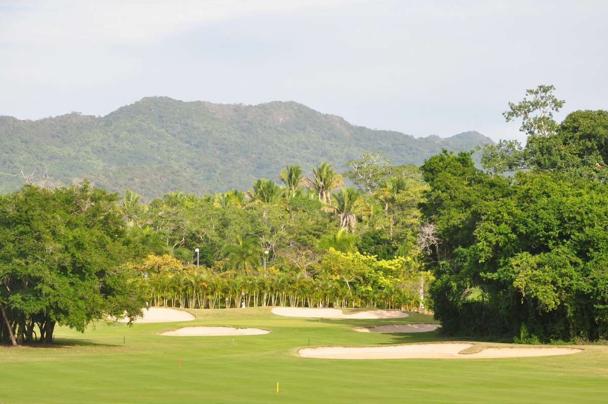 Conrad Punta de Mita is located within the upscale Litibu gated community with a private entrance and access to the neighboring golf course. While guests enjoy spacious terrain and uncrowded spaces, there is immediate access to nature hikes and cycling, beach walks and wellness activities. For the adventurous crowd, ziplining and sailing excursions are also close by, while oceanfront accommodations provide a great lookout for seasonal whale sightings.