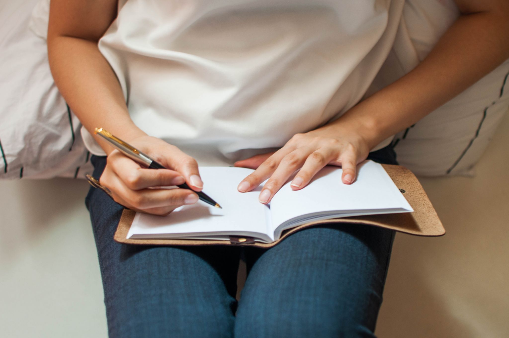 According to the writer. Женщина записывает. Women writing lecture.