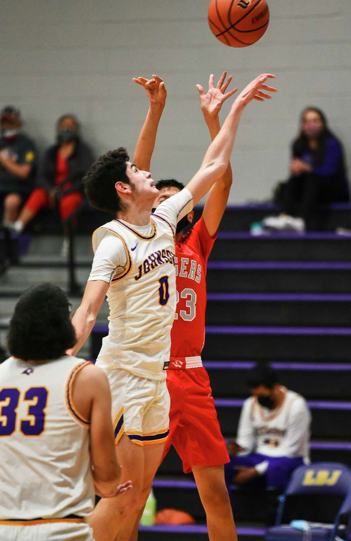 Rogelio Leyendecker and LBJ rallied for a 47-45 victory Wednesday at Hidalgo.