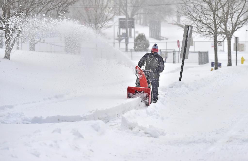 Greater New Haven ‘all hands-on’ digging out after storm blasts region