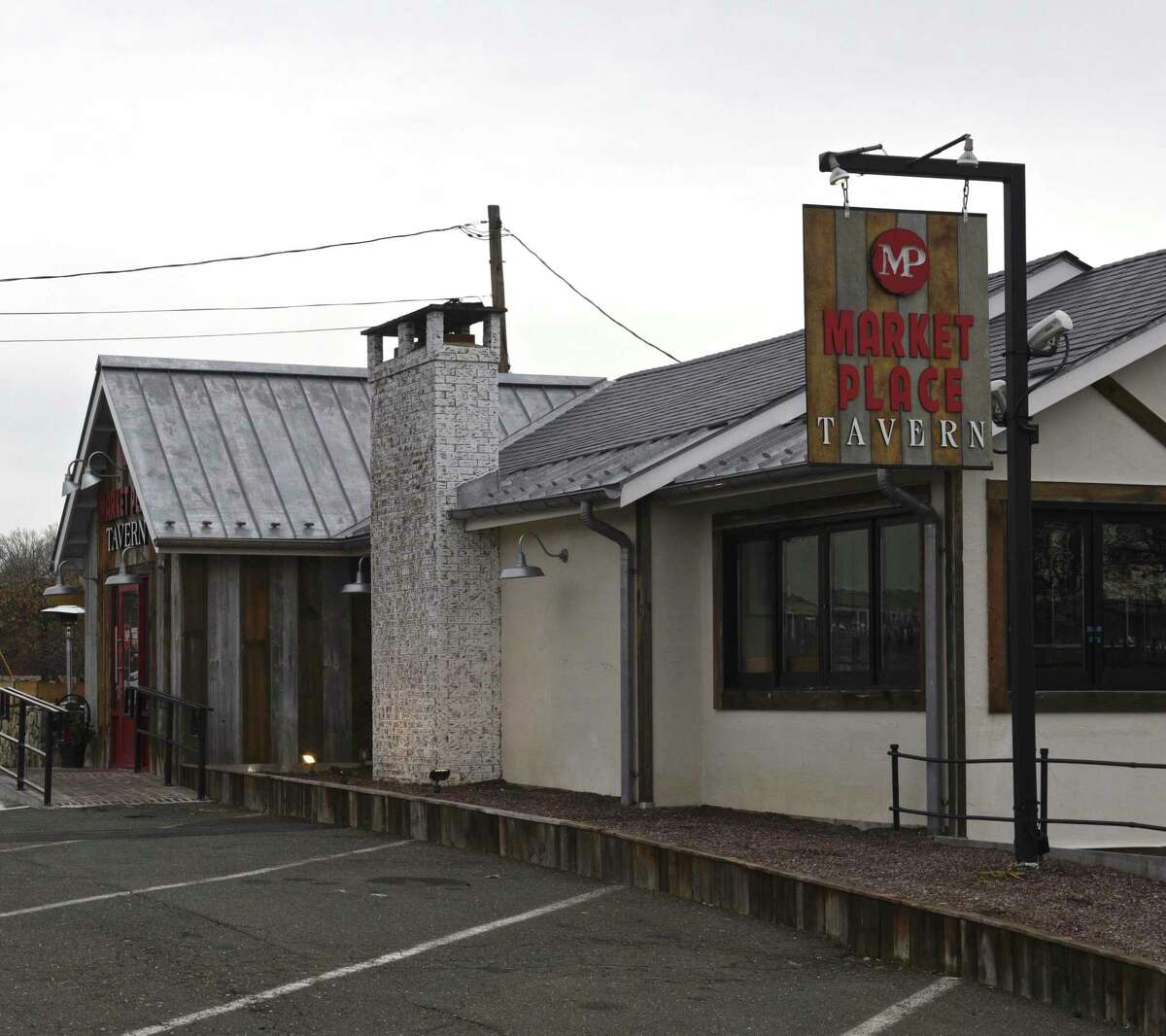 ‘Dangerous and a little reckless’ Brookfield restaurant hesitant to