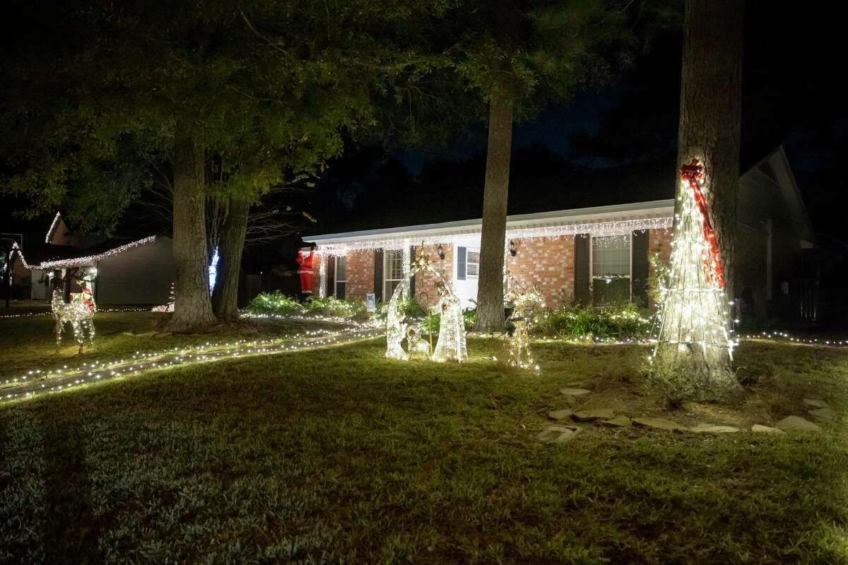 Prestonwood Forest homes glow bright for Nite of Lites in northwest Houston