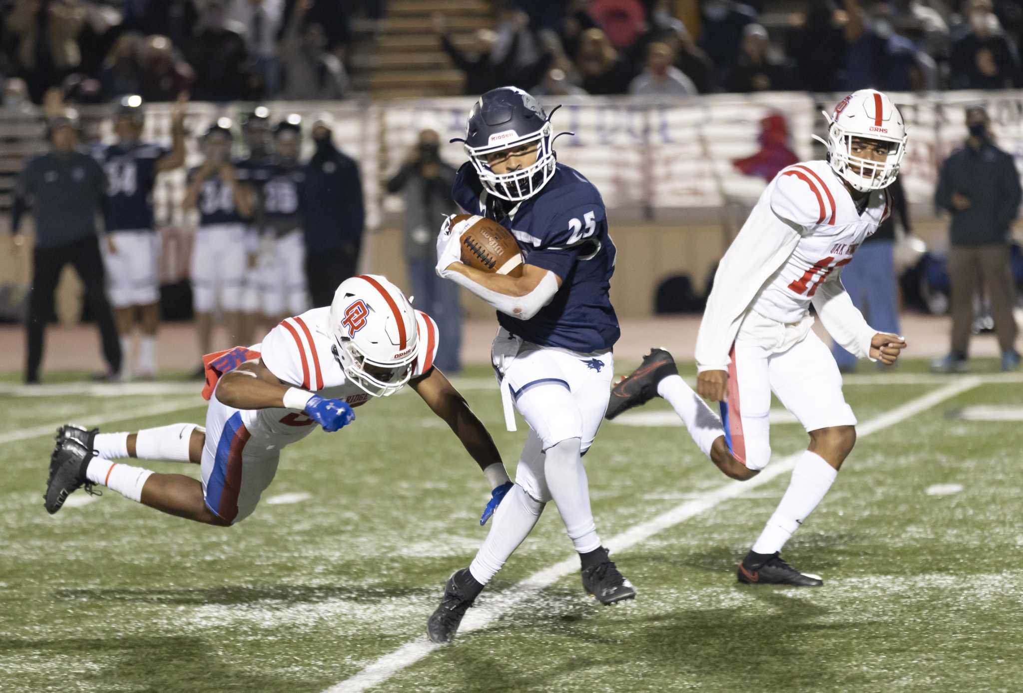 FOOTBALL: Rushing attack powers Tomball Memorial past Oak Ridge 