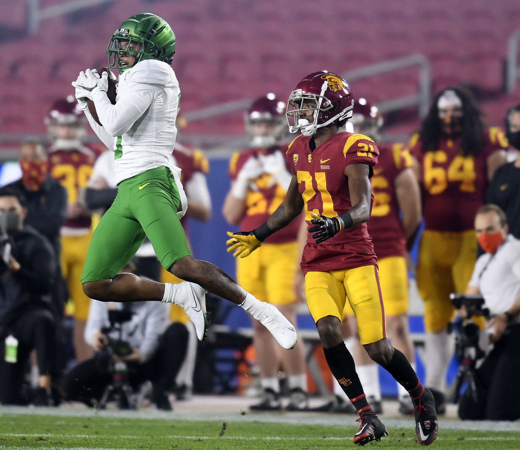 Strong Oregon secondary loses Deommodore Lenoir to 2021 NFL Draft