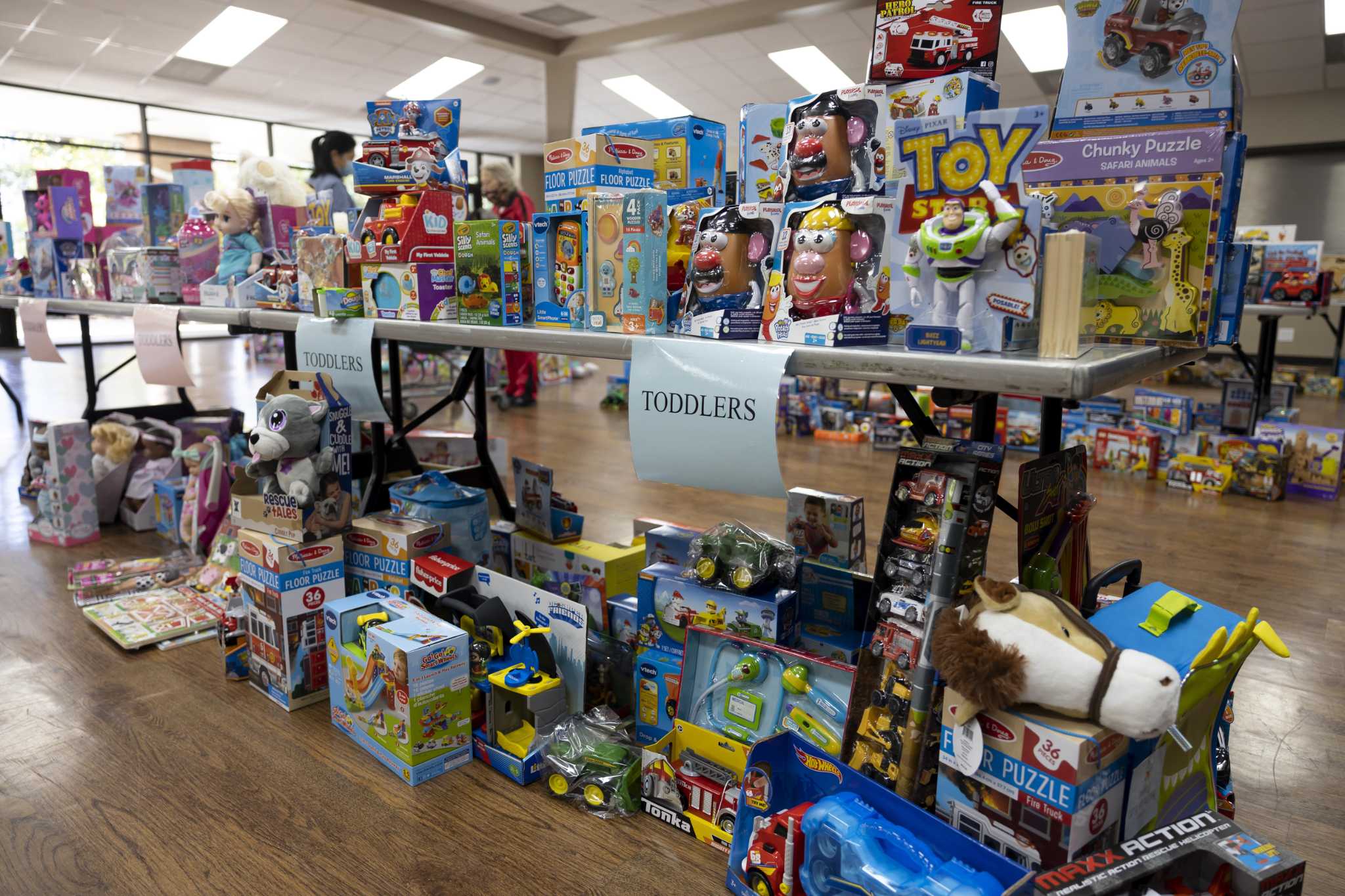 Hundreds get free toys through Interfaith charity program