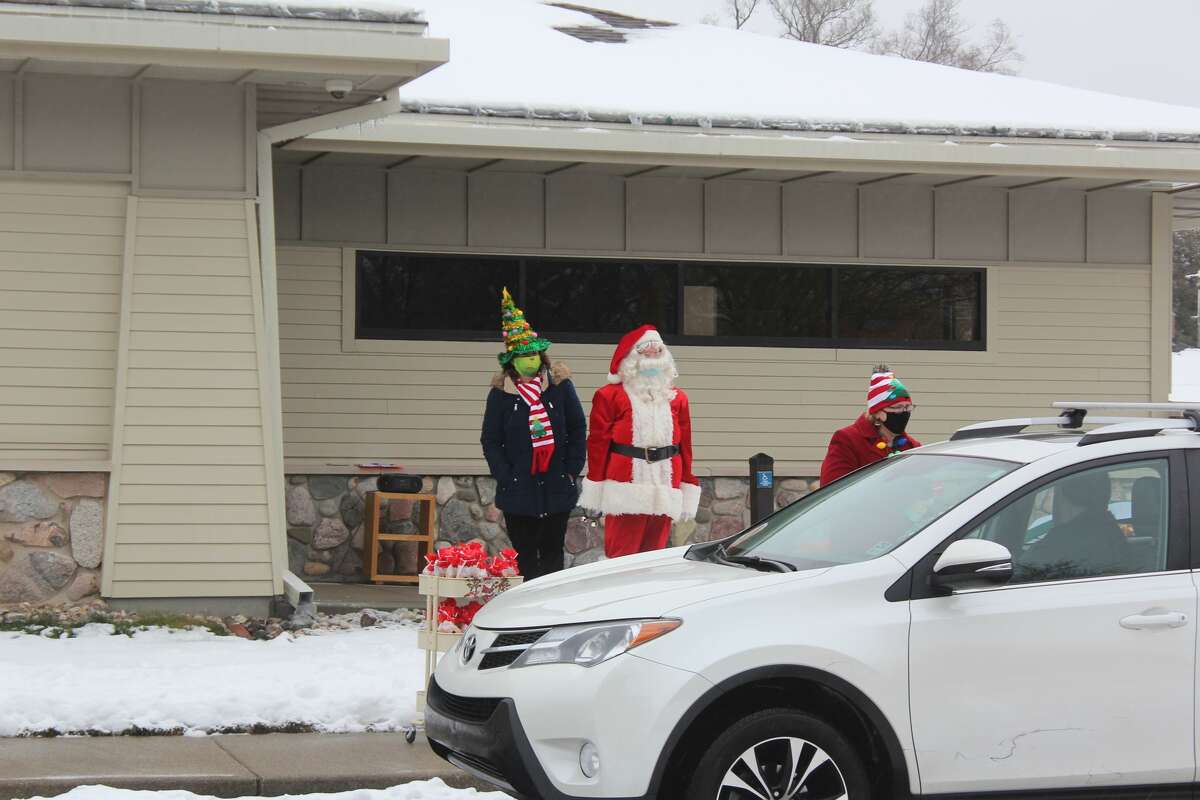 Clad in Christmas gear, staff with the Morton Township Library spent their Saturday passing out holiday treat bags to area families. While having the chance to see Santa and receive a free goodie bag, families were able to stay safely in their vehicles during the drive-thru style event.