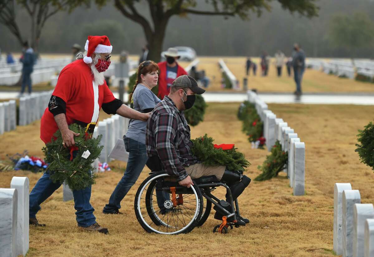 Wreaths Across America honors veterans laid to rest at Fort Sam Houston