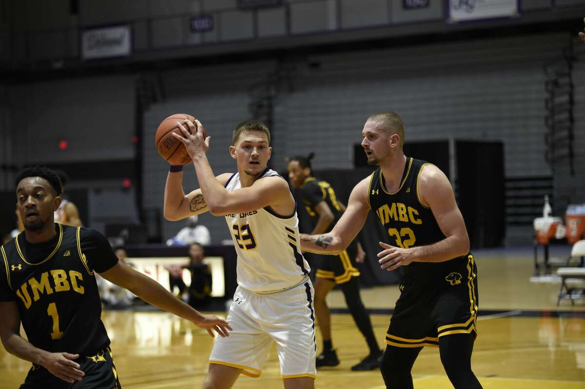 UAlbany sophomore forward Sam Shafer looks for room between UMBC defenders L.J. Owens (1) and Dimitrije Spasojevic on Saturday, Dec. 19, in an America East Conference game at SEFCU Arena. (Kathleen Helman / UAlbany athletics)