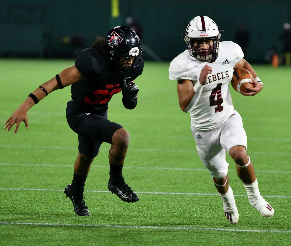 Lee’s Mikey Serrano (4) runs in for a touchdown as Trinity’s Siosifa Leota (33) closes in Saturday, Dec. 19, 2020 at Globe Life Park in Arlington. Jacy Lewis/Reporter-Telegram
