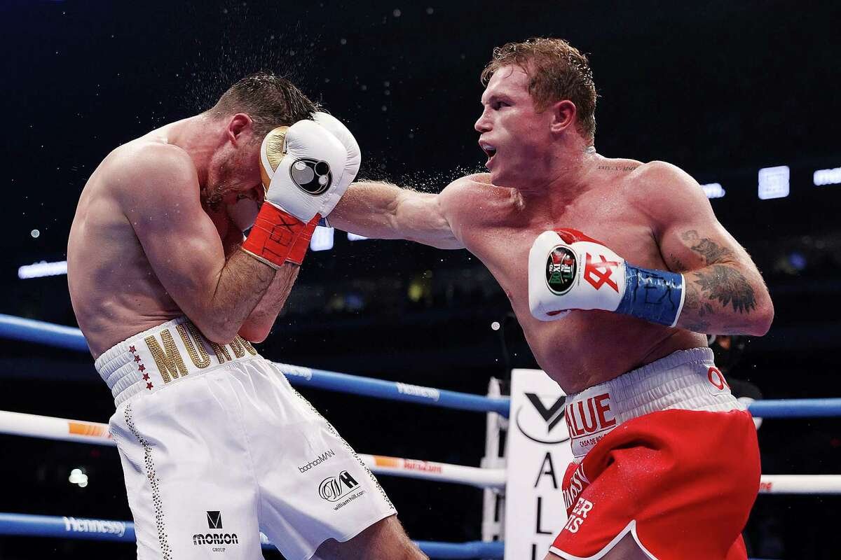 Canelo Alvarez chops down foe, wins unanimous decision