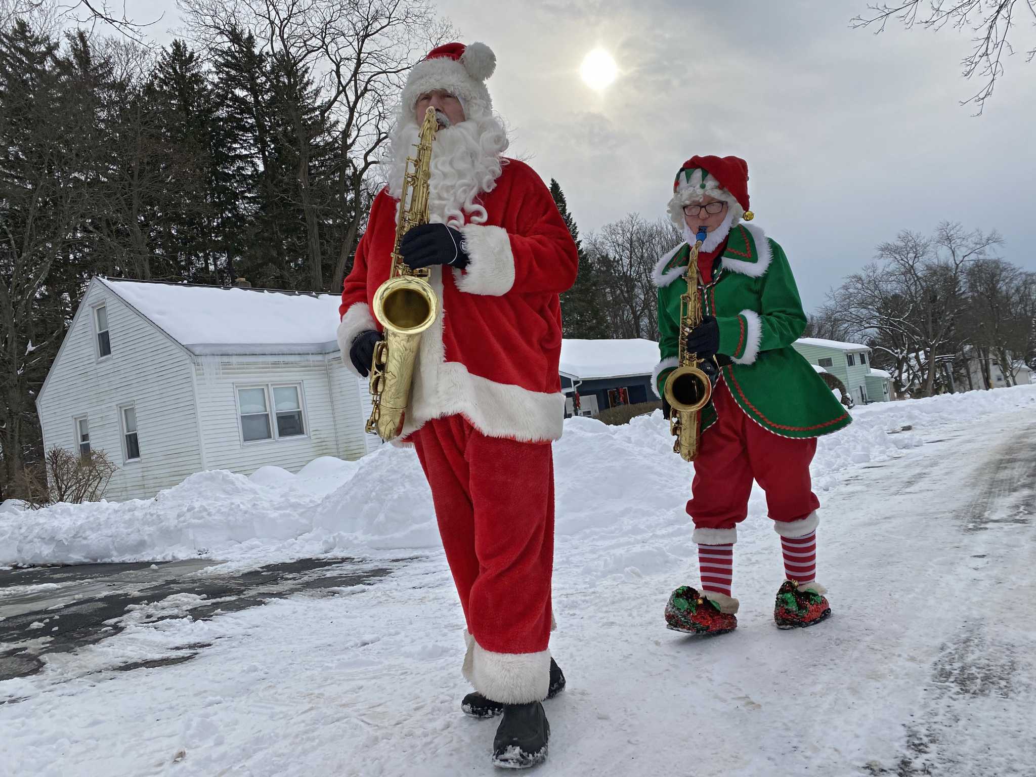 Local Santa saxophonist treats us to new Christmas song - Vimarsana News