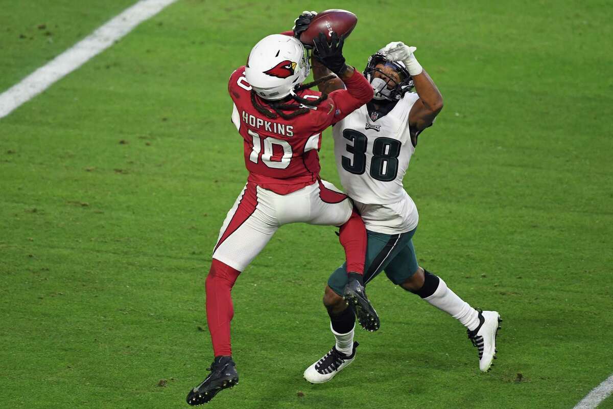 GLENDALE, ARIZONA - DECEMBER 20: DeAndre Hopkins #10 of the Arizona Cardinals makes the catch and scores during the fourth quarter against Michael Jacquet #38 and the Philadelphia Eagles at State Farm Stadium on December 20, 2020 in Glendale, Arizona. The Cardinals defeated the Eagles 33-26. (Photo by Norm Hall/Getty Images)