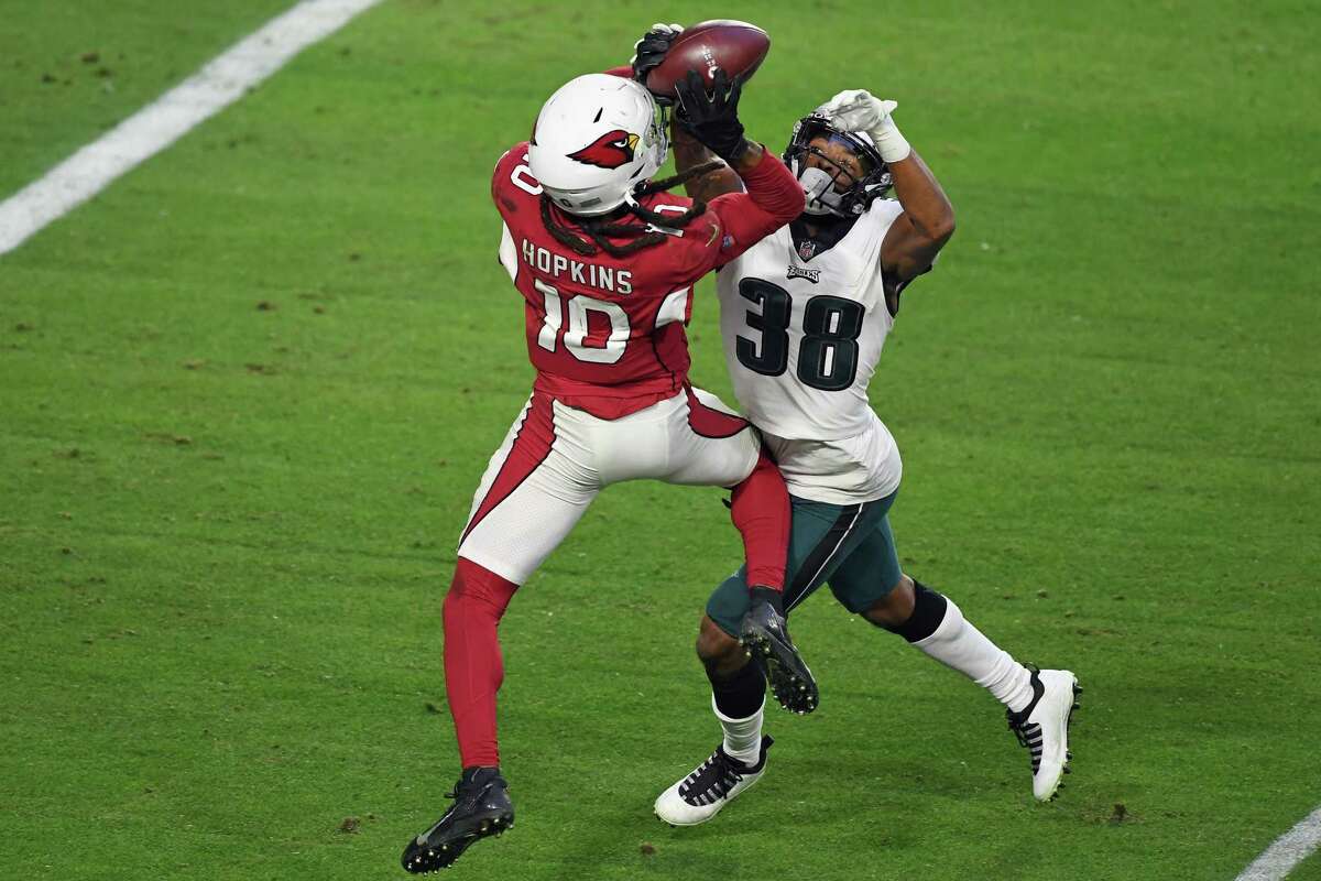 Murray, Hopkins lead Cardinals past Eagles 33-26