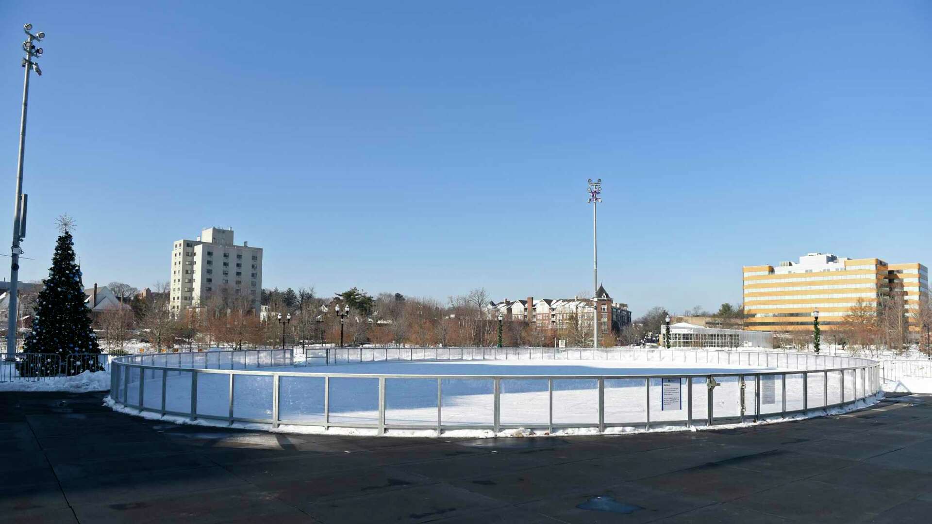 Parents angry over closure of Mill River Park ice rink