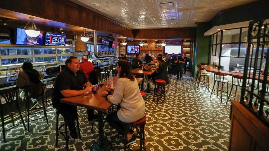 The interior bar area at Acadian Coast, a new Cajun and Creole Gulf Coast seafood restaurant with a huge front patio. Photo: Karen Warren, Houston Chronicle / Staff Photographer / © 2020 Houston Chronicle