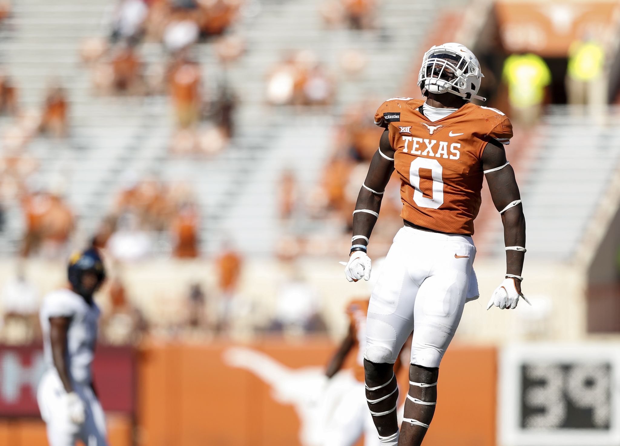 Texas LB DeMarvion Overshown Will Return For 2021 Season