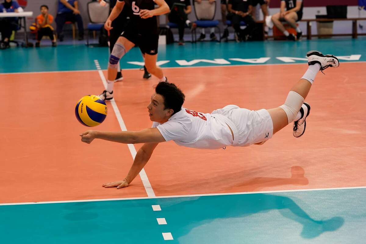 Stanford volleyball player Justin Lui playing for Canada