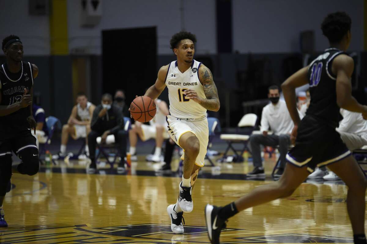 UAlbany senior Kellon Taylor brings the ball up against Niagara in a college basketball game Tuesday, Dec. 22, 2020, at SEFCU Arena. (Kathleen Helman / UAlbany athletics)